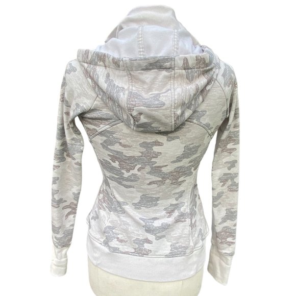 Athleta Triumph Grey Gypsum Camo Hoodie Sweatshirt Activewear Athleisure Sz XS - Picture 10 of 16